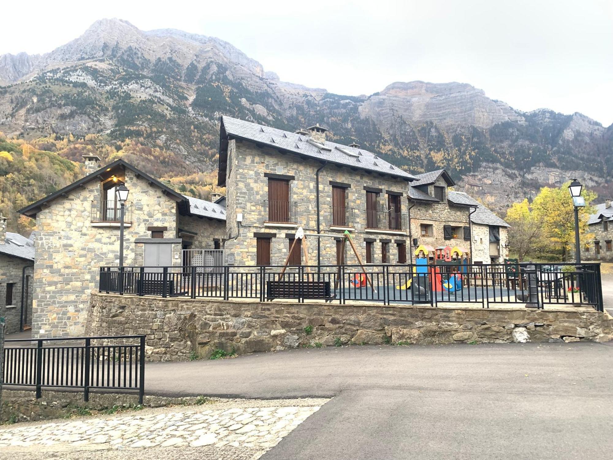 Villa Hoz De Jaca Luaran gambar